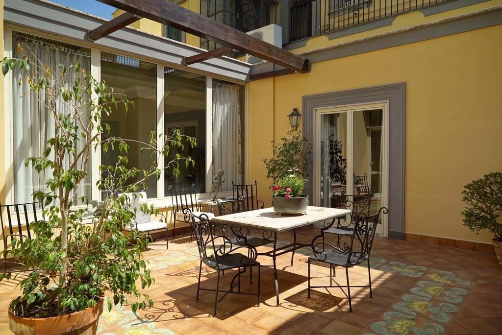 Bed And Breakfast Riviera Di Chiaia Turrisi Наполи Екстериор снимка