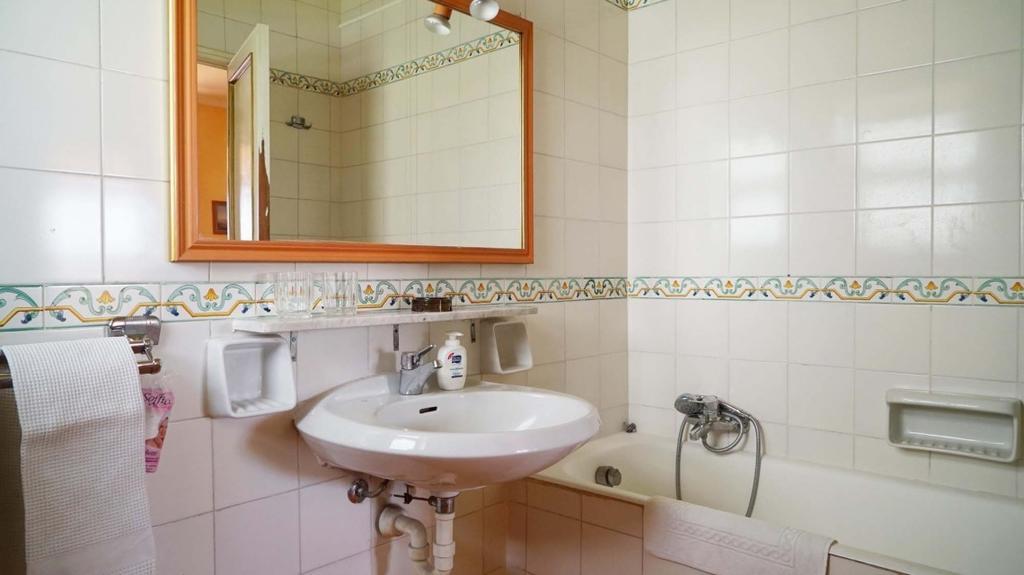 Bed And Breakfast Riviera Di Chiaia Turrisi Наполи Стая снимка