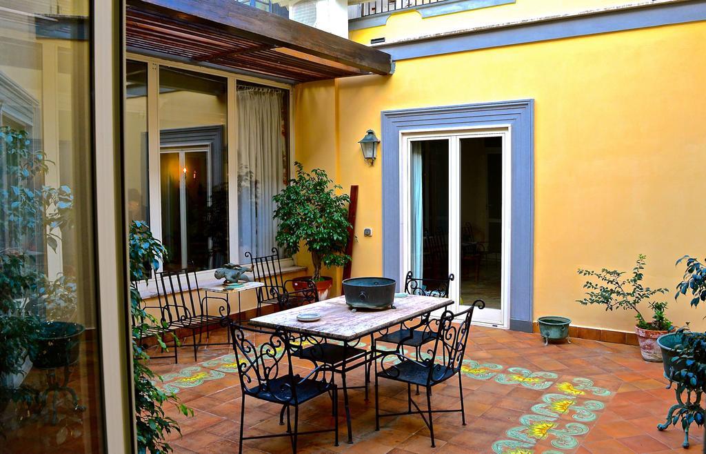 Bed And Breakfast Riviera Di Chiaia Turrisi Наполи Екстериор снимка