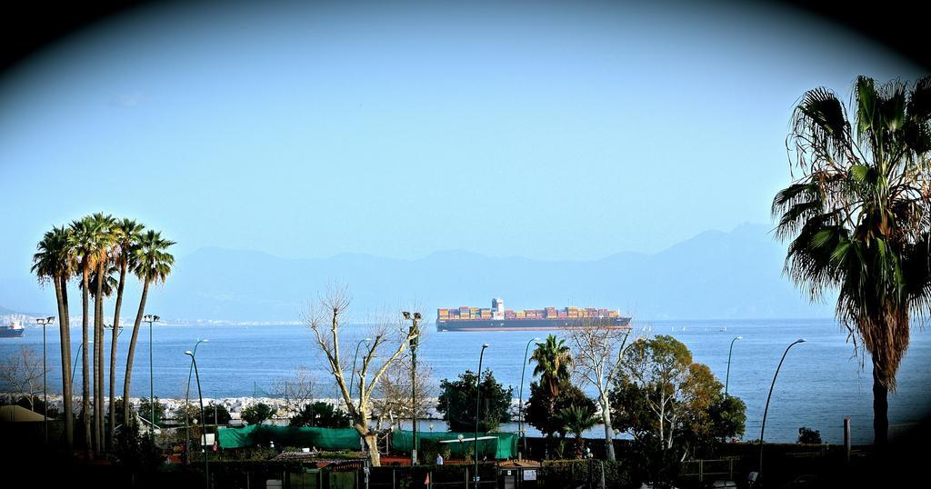 Bed And Breakfast Riviera Di Chiaia Turrisi Наполи Екстериор снимка