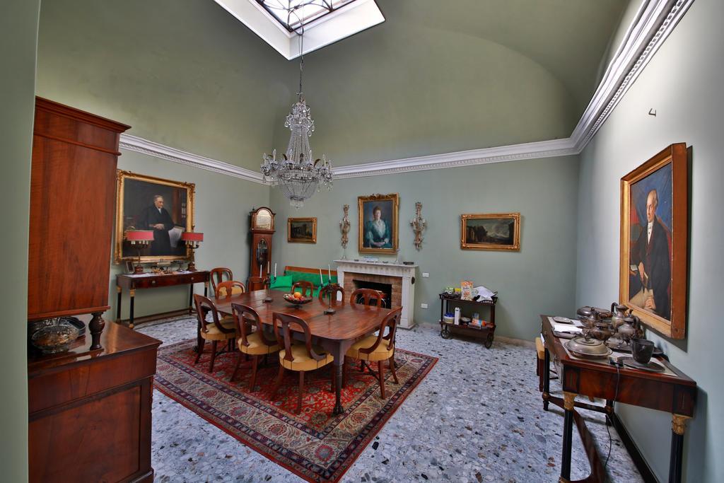 Bed And Breakfast Riviera Di Chiaia Turrisi Наполи Екстериор снимка