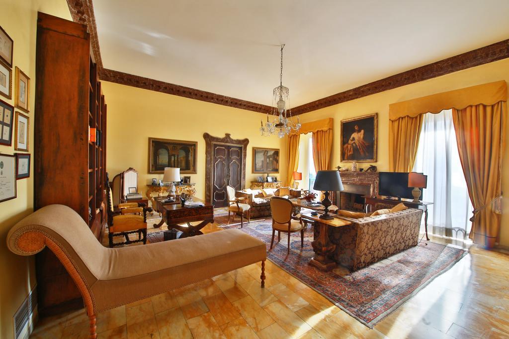 Bed And Breakfast Riviera Di Chiaia Turrisi Наполи Екстериор снимка