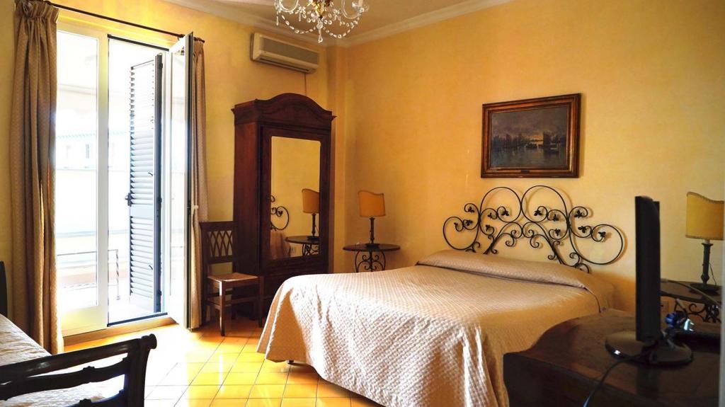 Bed And Breakfast Riviera Di Chiaia Turrisi Наполи Екстериор снимка